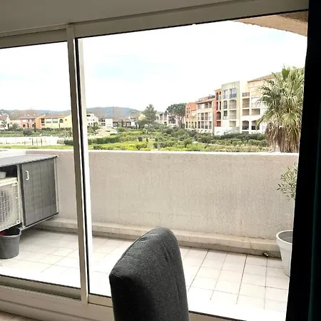 Le Sud Et Piscine Apartment *