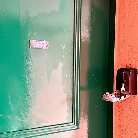 Le Sud Et Piscine Appartement